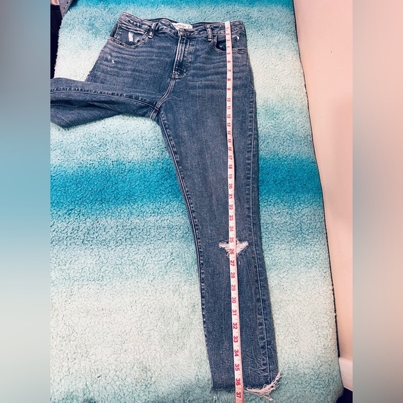 🔥Abercrombie & Fitch Women's Blue Distressed Jeans🔥 - Picture 5 of 7